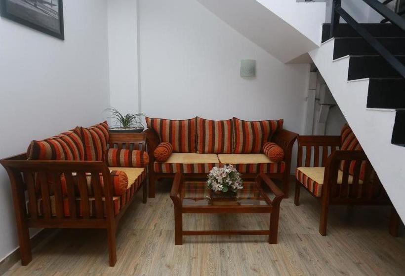 Kings Gate Airport Transit Hotel Katunayaka Bagian luar foto