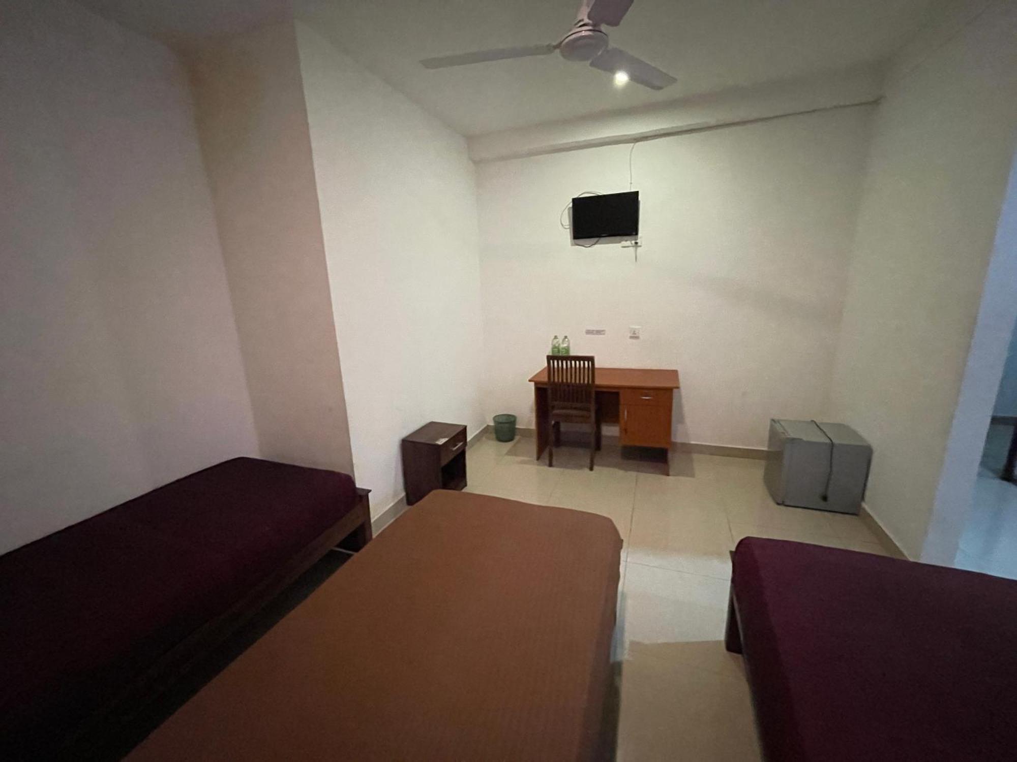 Kings Gate Airport Transit Hotel Katunayaka Bagian luar foto