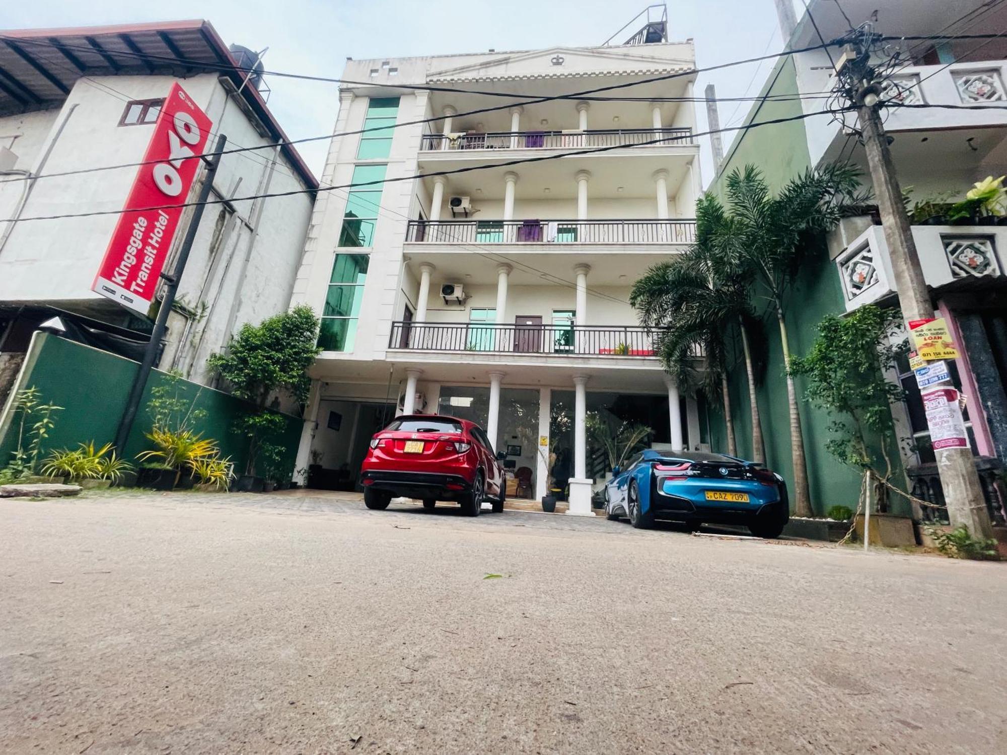 Kings Gate Airport Transit Hotel Katunayaka Bagian luar foto